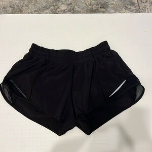 Lululemon Hotty hot 2.5” shorts black